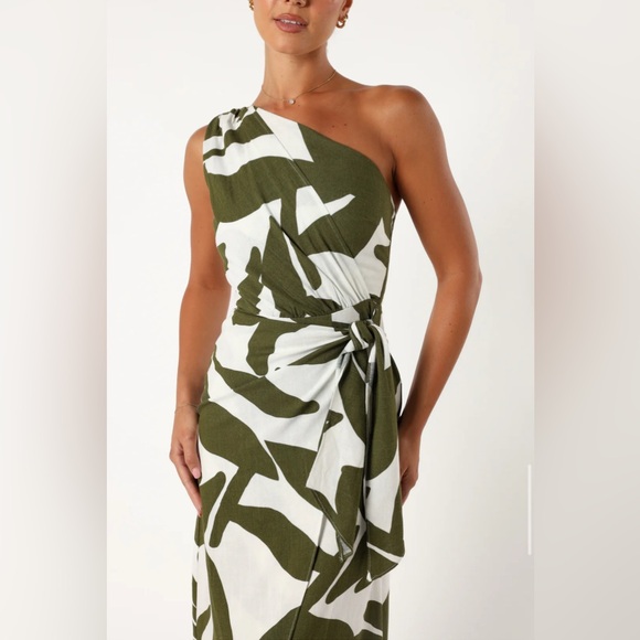 Petal & Pup Zara one shoulder midi dress - Olive Palm Size Medium - Picture 5 of 11